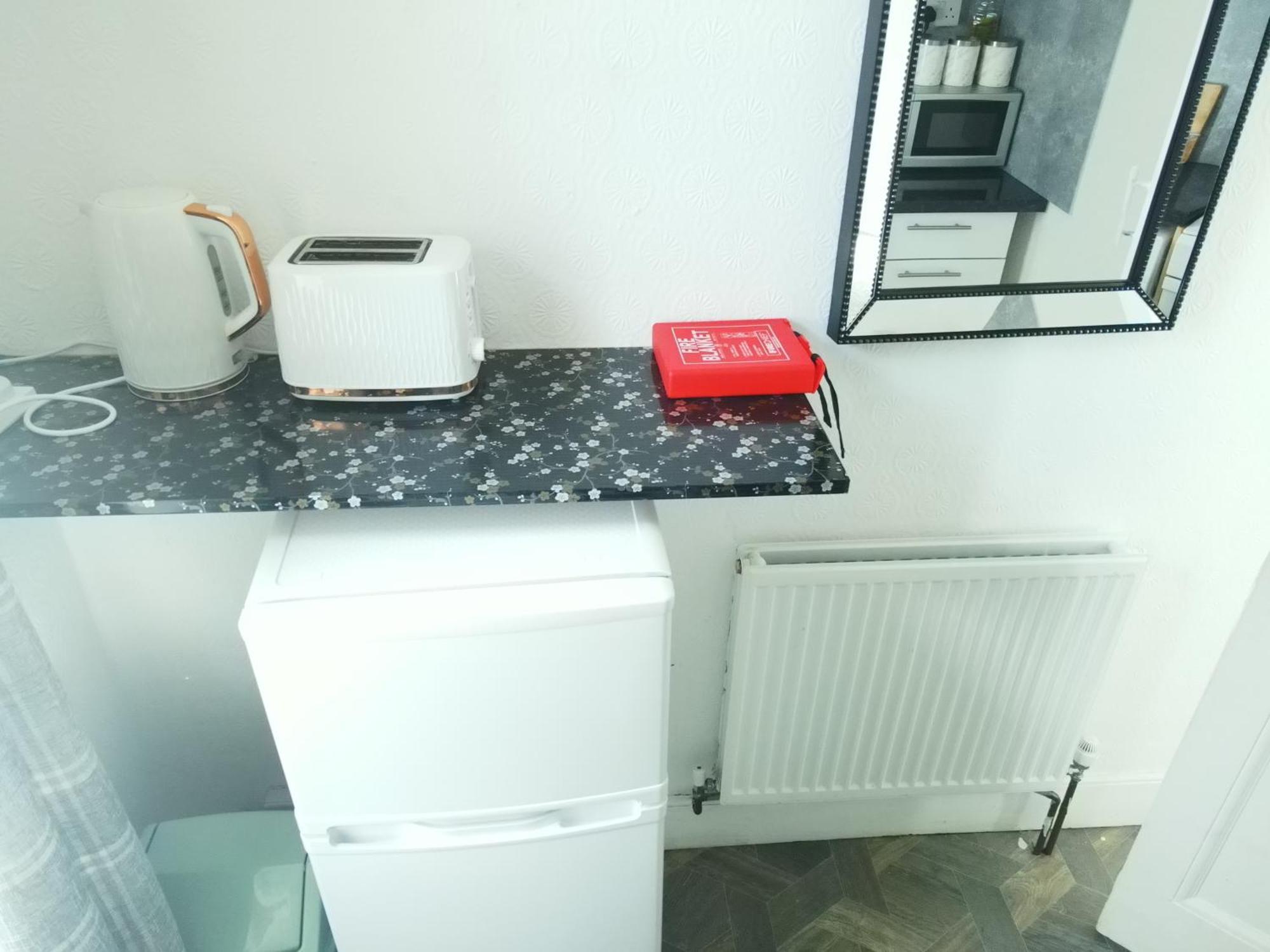 Service Accommodation 2 Bed Room Apartment In Newport South Wales Near Celtic Manor Icc Wales Exterior foto
