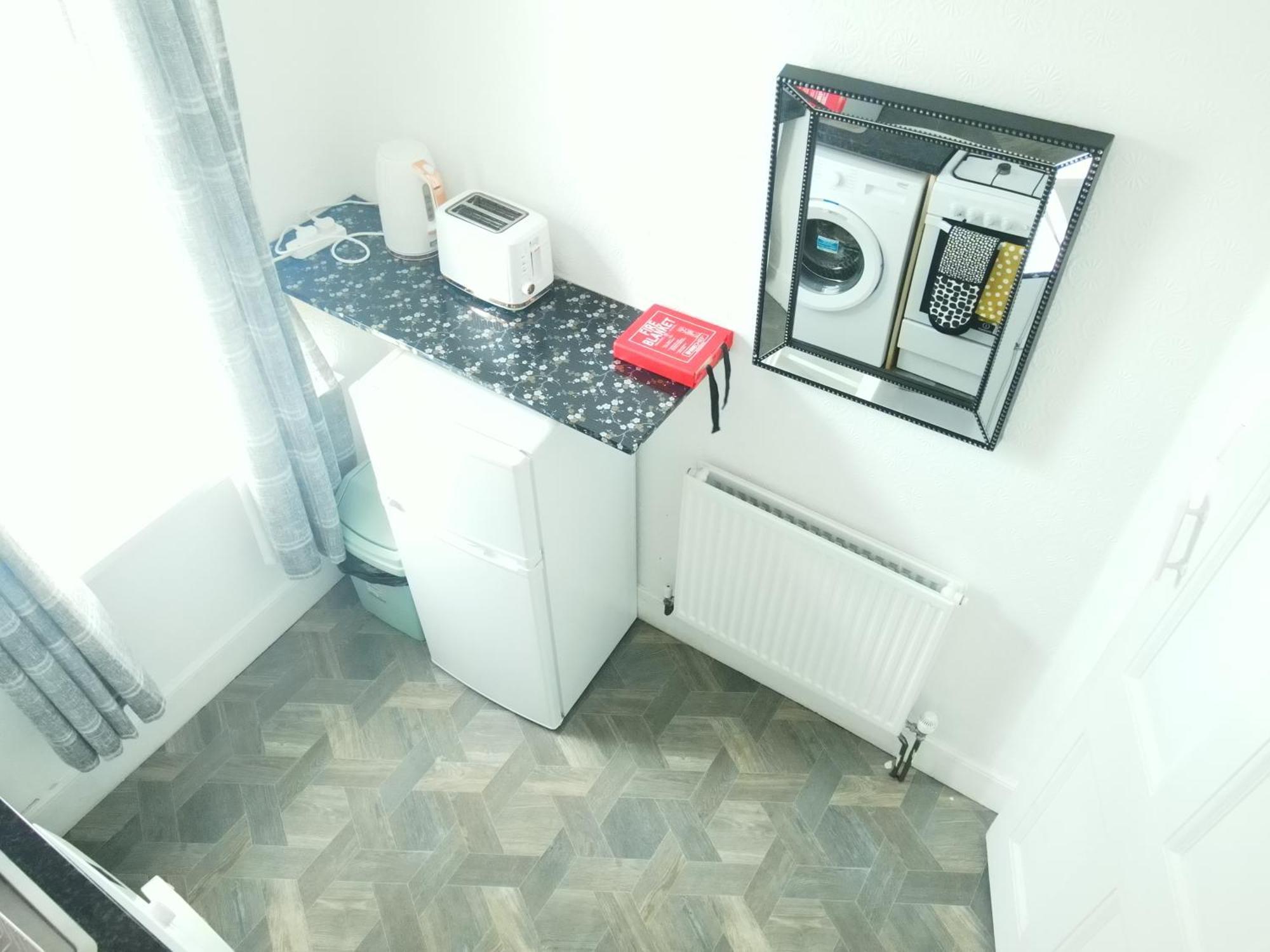 Service Accommodation 2 Bed Room Apartment In Newport South Wales Near Celtic Manor Icc Wales Exterior foto