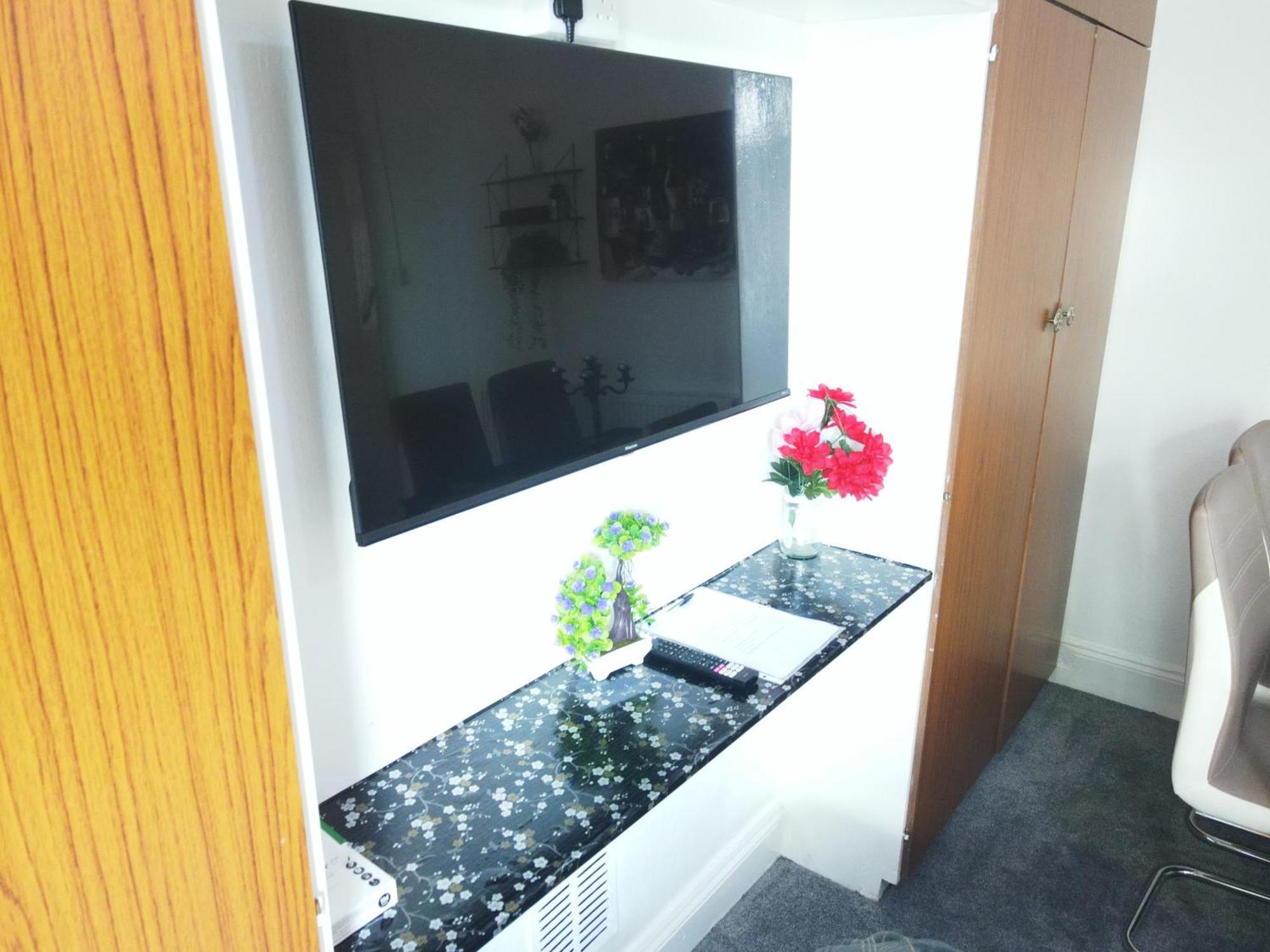 Service Accommodation 2 Bed Room Apartment In Newport South Wales Near Celtic Manor Icc Wales Exterior foto