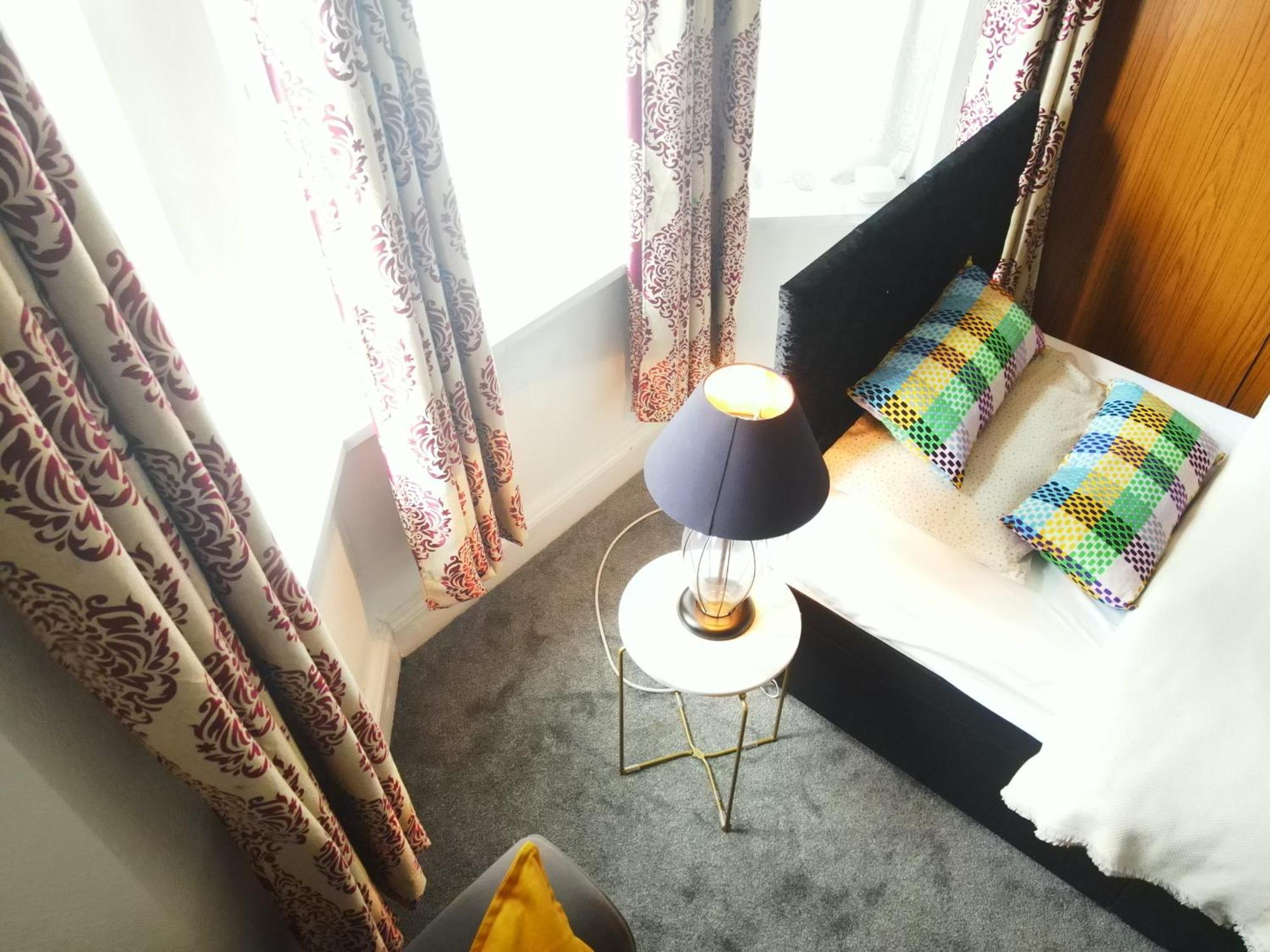 Service Accommodation 2 Bed Room Apartment In Newport South Wales Near Celtic Manor Icc Wales Exterior foto