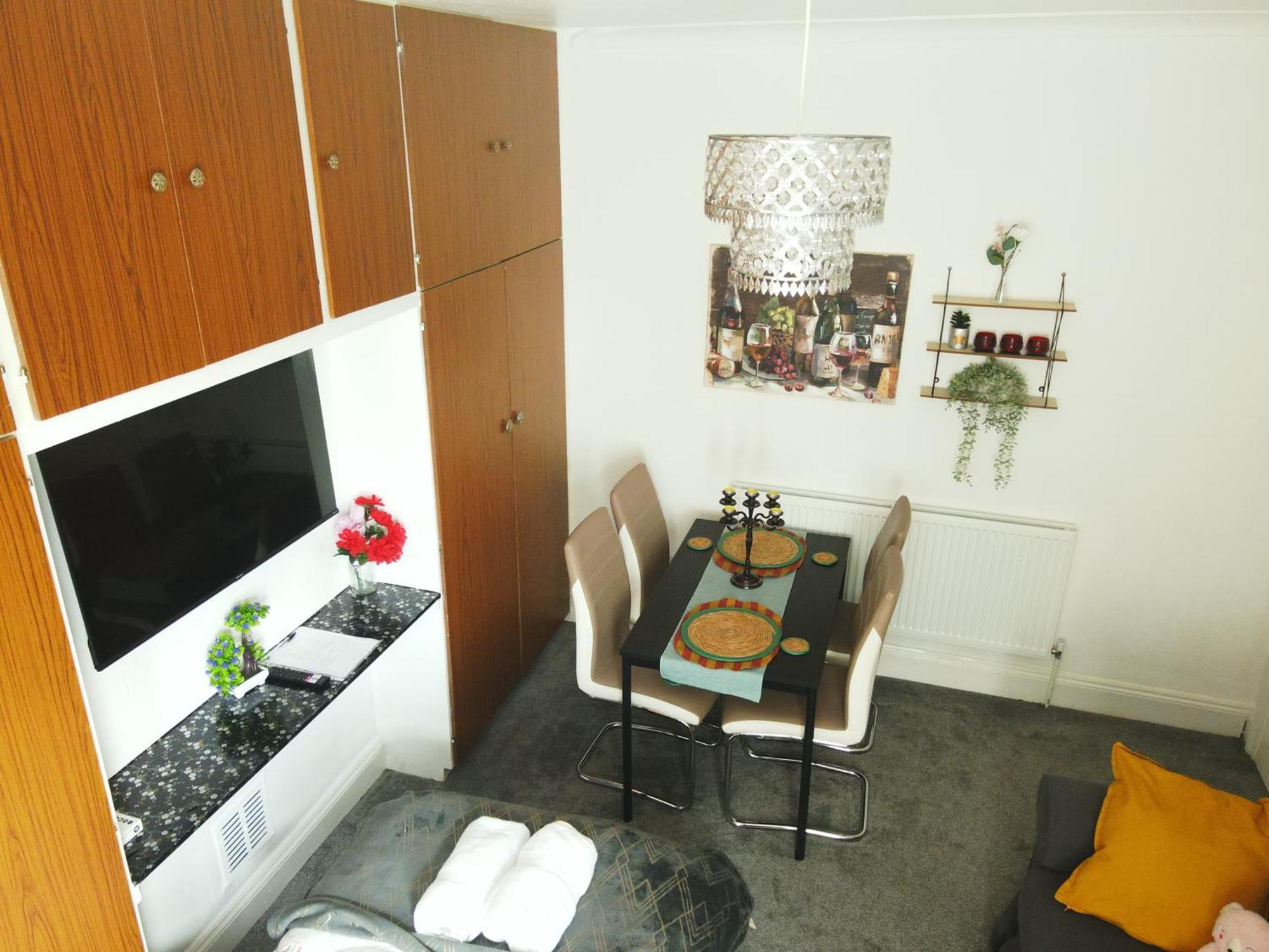 Service Accommodation 2 Bed Room Apartment In Newport South Wales Near Celtic Manor Icc Wales Exterior foto