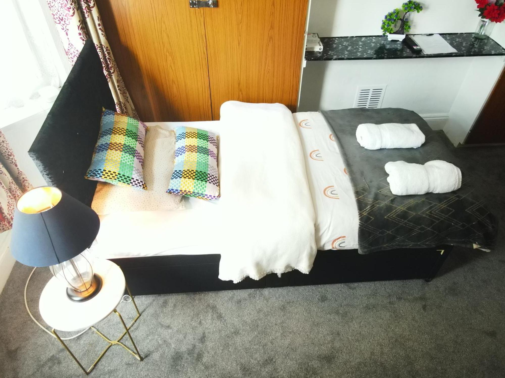 Service Accommodation 2 Bed Room Apartment In Newport South Wales Near Celtic Manor Icc Wales Exterior foto