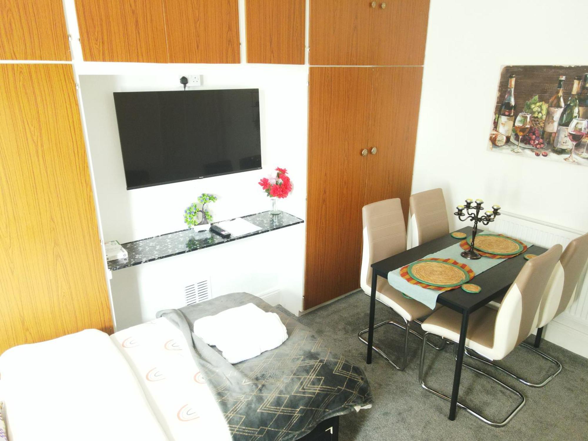 Service Accommodation 2 Bed Room Apartment In Newport South Wales Near Celtic Manor Icc Wales Exterior foto