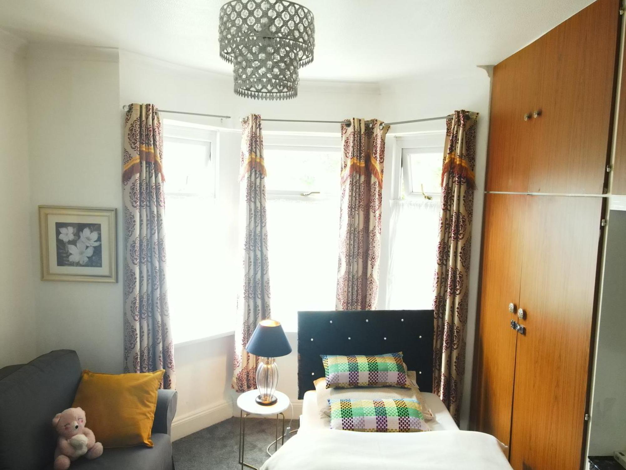 Service Accommodation 2 Bed Room Apartment In Newport South Wales Near Celtic Manor Icc Wales Exterior foto