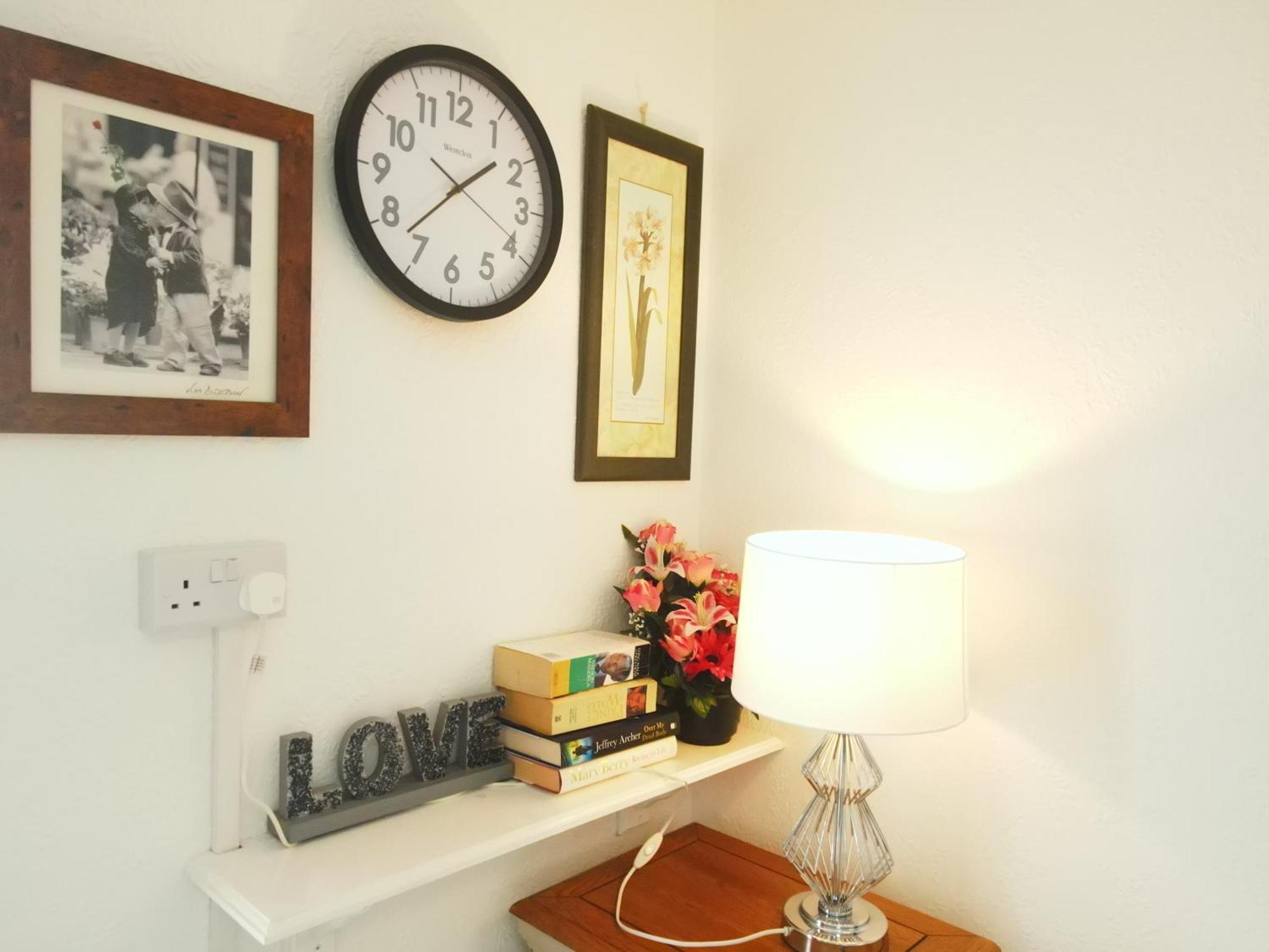 Service Accommodation 2 Bed Room Apartment In Newport South Wales Near Celtic Manor Icc Wales Exterior foto